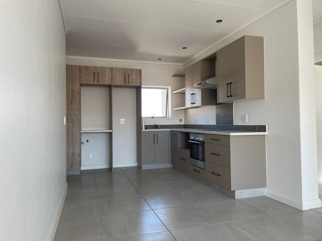 Brand New 2 Bedroom Apartment Located in Kloofsig Security Estate