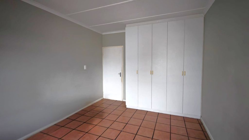 LH Room 01