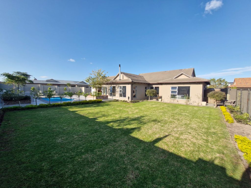 Short Term 3 Bedroom Family Home for Rent in Earls Court! Frylinck