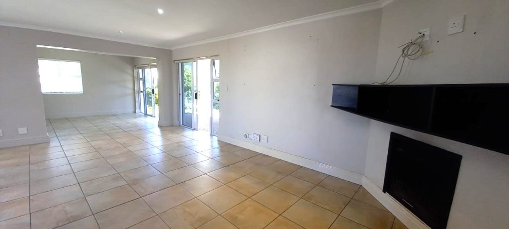 13 Hamlet Kingswood