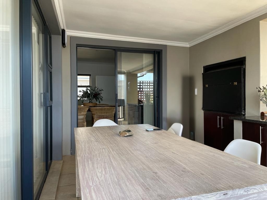 Lebomboberg Close 1, BME