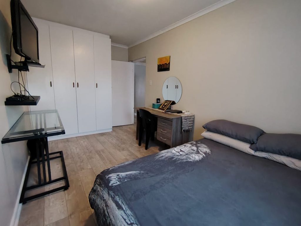 Victoria Crescent unit 8