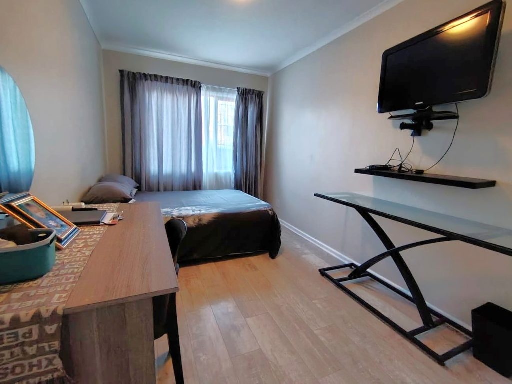 Victoria Crescent unit 8