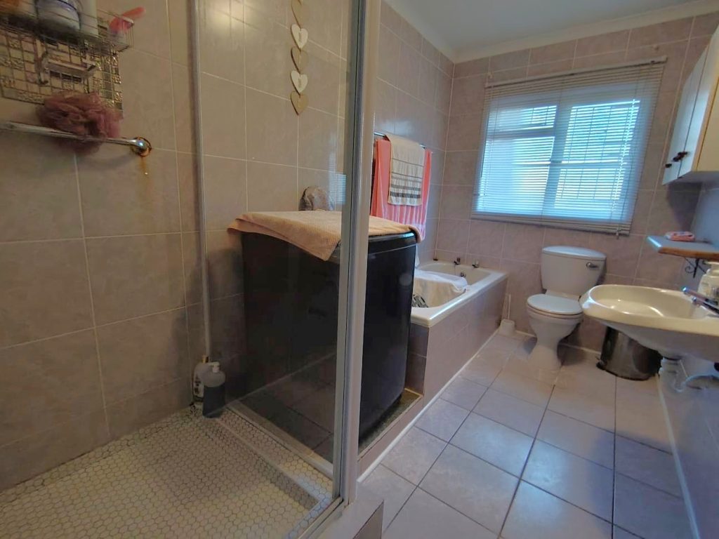 Victoria Crescent unit 8