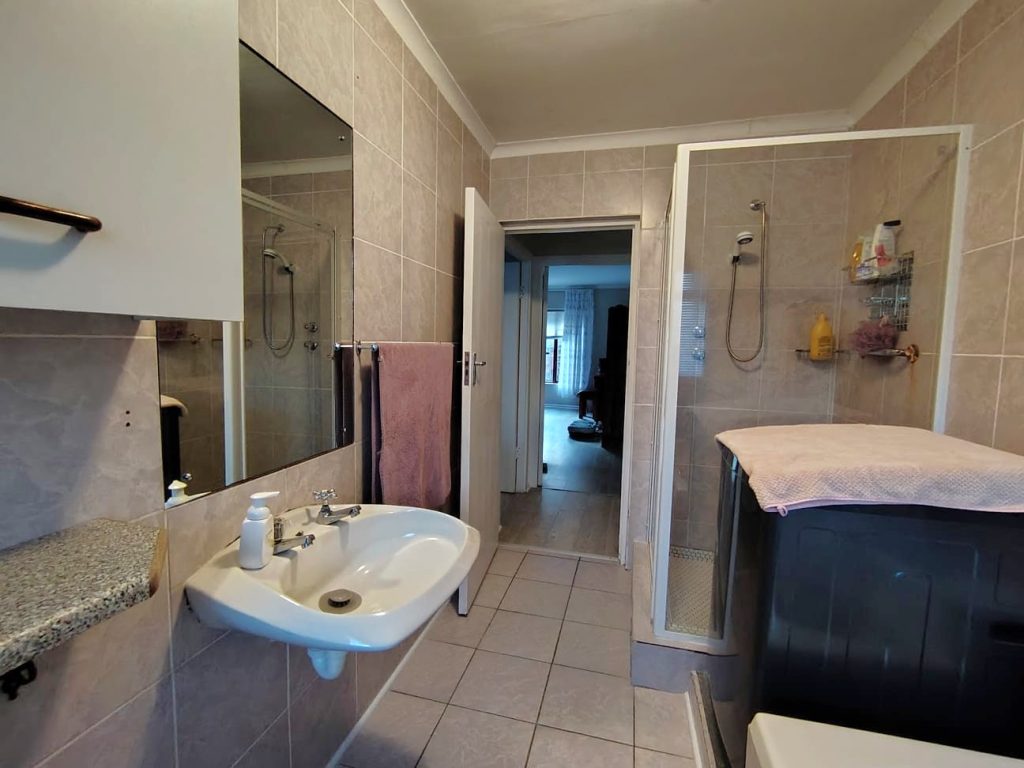 Victoria Crescent unit 8