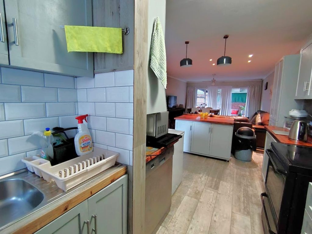 Victoria Crescent unit 8