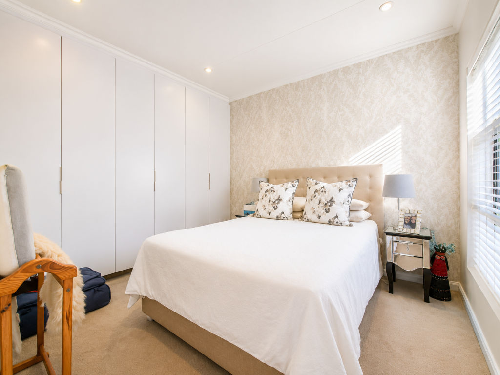 8 Earls Court