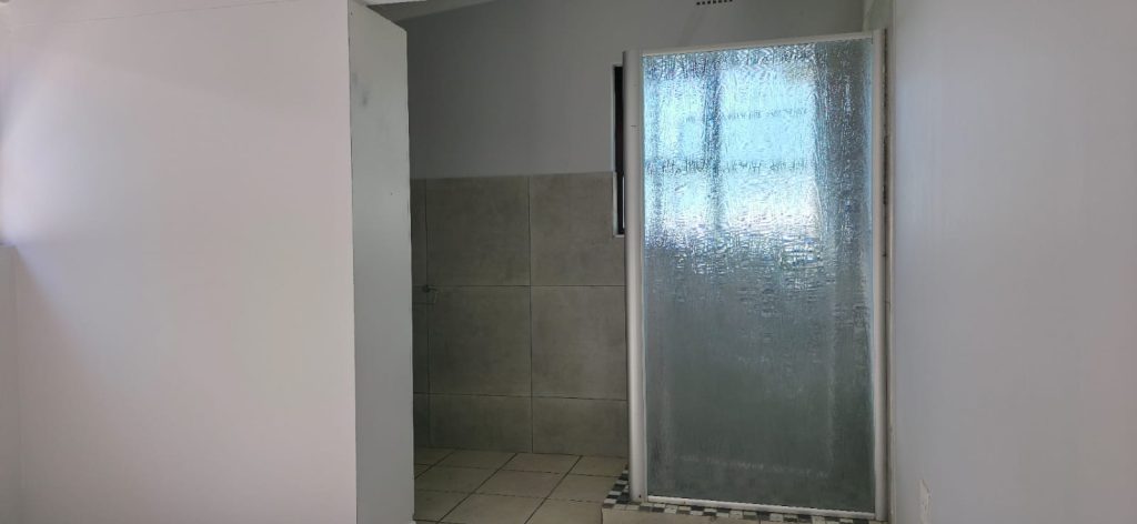 Flat Bathroom 2