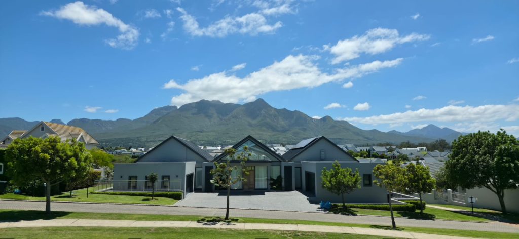 3 Sharman Crescent