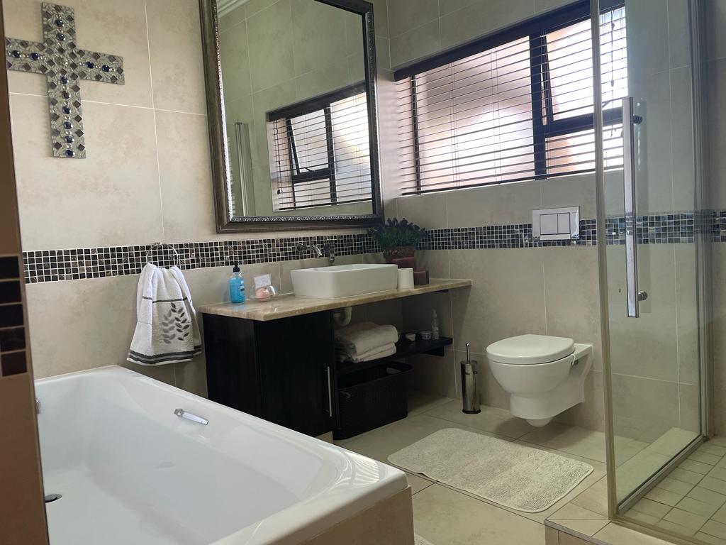 213 Earls Court