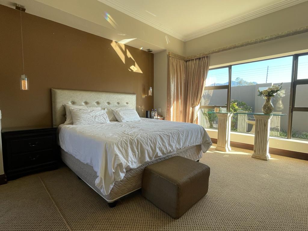 213 Earls Court